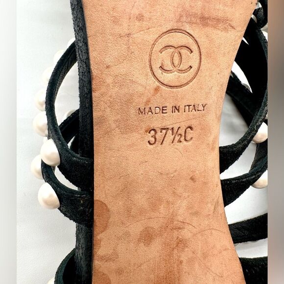 Chanel CC Logo Pearl Embellished Black Leather Quilted Leather Sandals EU 37.5 C - Picture 9 of 13